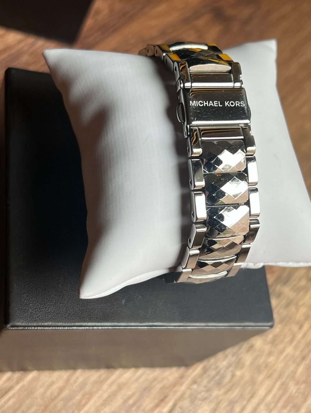 Mother Of Pearl MK Women's Parker MK6424 Silver Stainless-Steel Watch - Picture 4 of 5